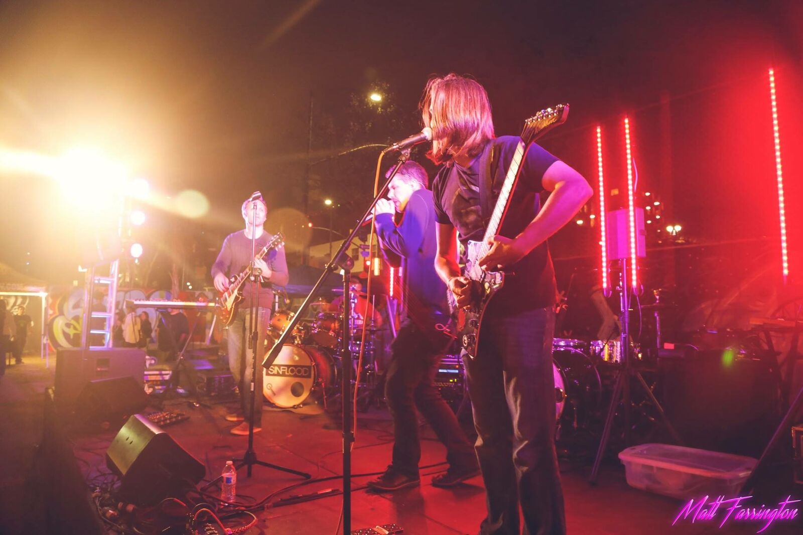 Sinflood at a festival